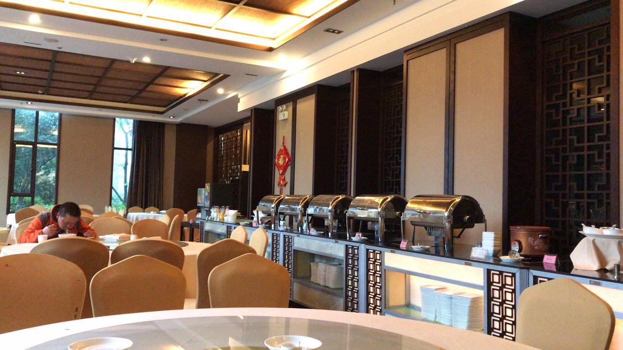 Cloud Luo Ping Hotel Luoping Buitenkant foto